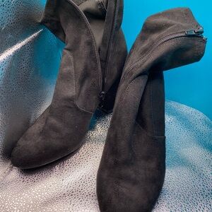 Madden girl, black suede short boots